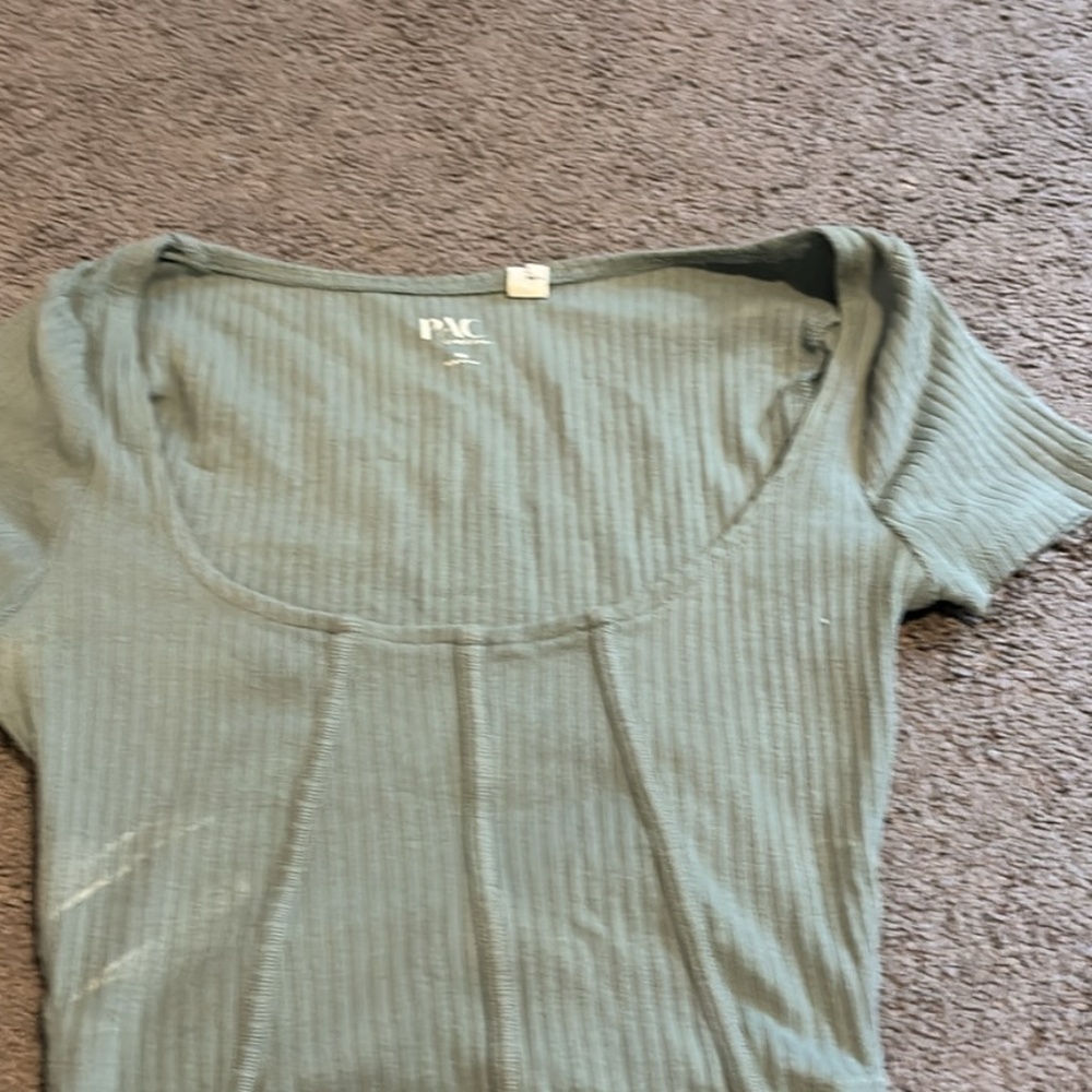 scoop neck